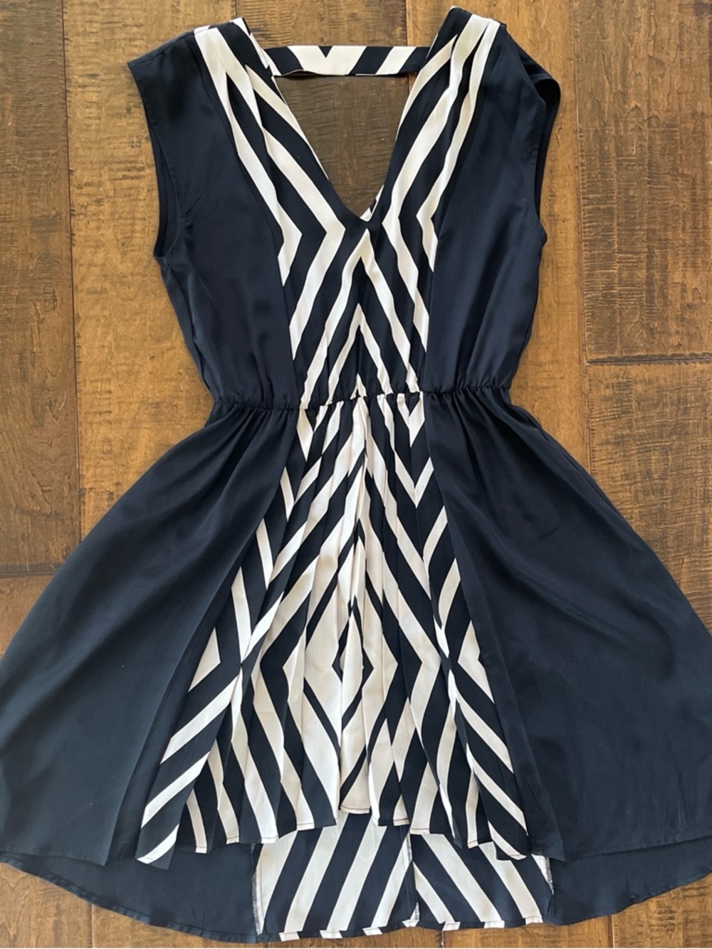 Akiko silk chevron striped fit and flare cocktail dress v-neck sz Small.
